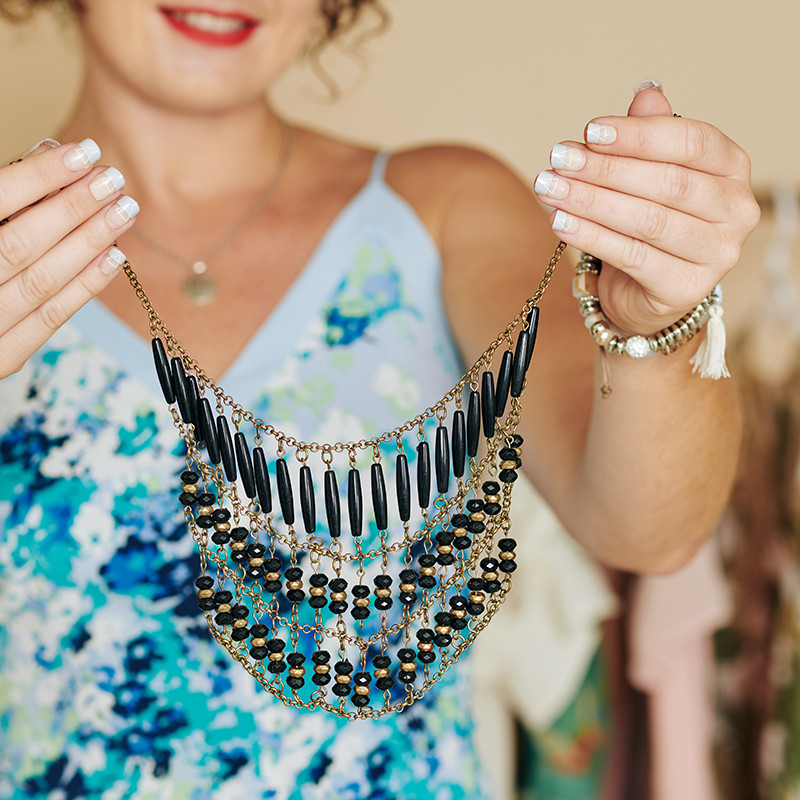 Guide to Matching Jewelry with Clothing